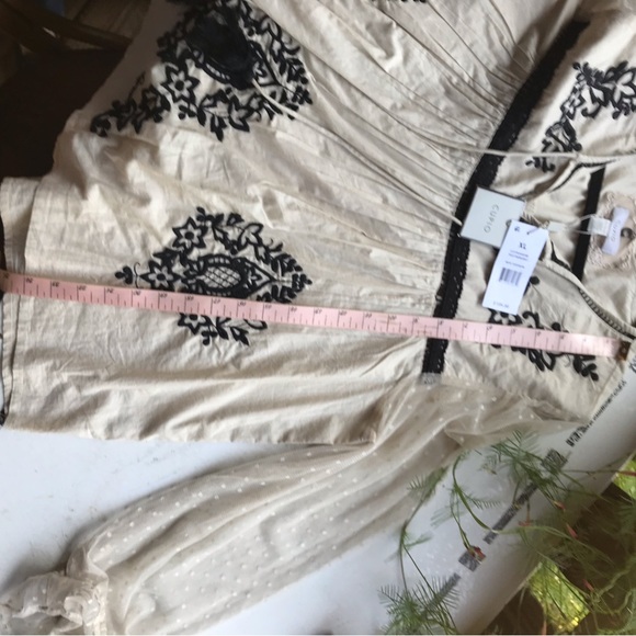 Cupio XL NWT embroidered top with lace sleeves. - Picture 6 of 7